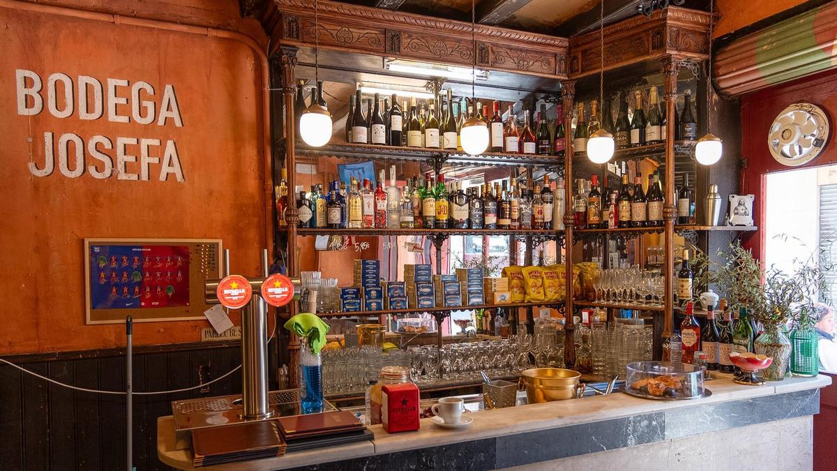 La estantería protegida de la Bodega Josefa.