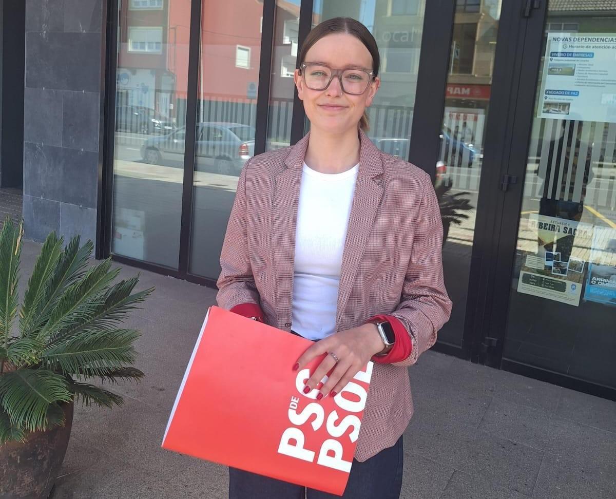 A voceira do PSOE larachés Inés Ramos presentou as alegacións do seu grupo.