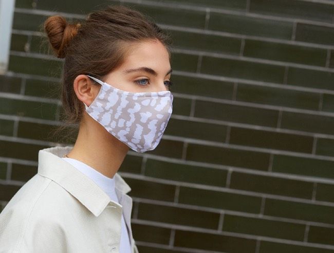 Mascarilla de tela reutilizaba de Parfois