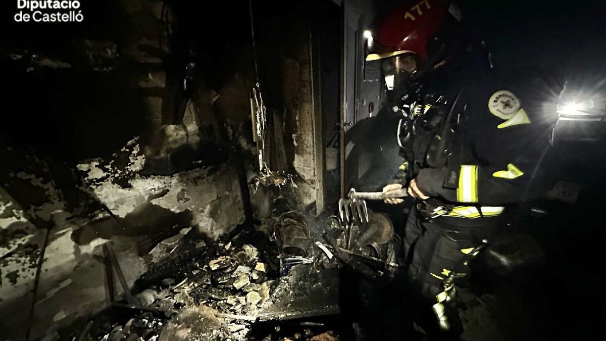 Imagen del estado en el que quedó el garaje incendiado en la Vall d’Uixó.
