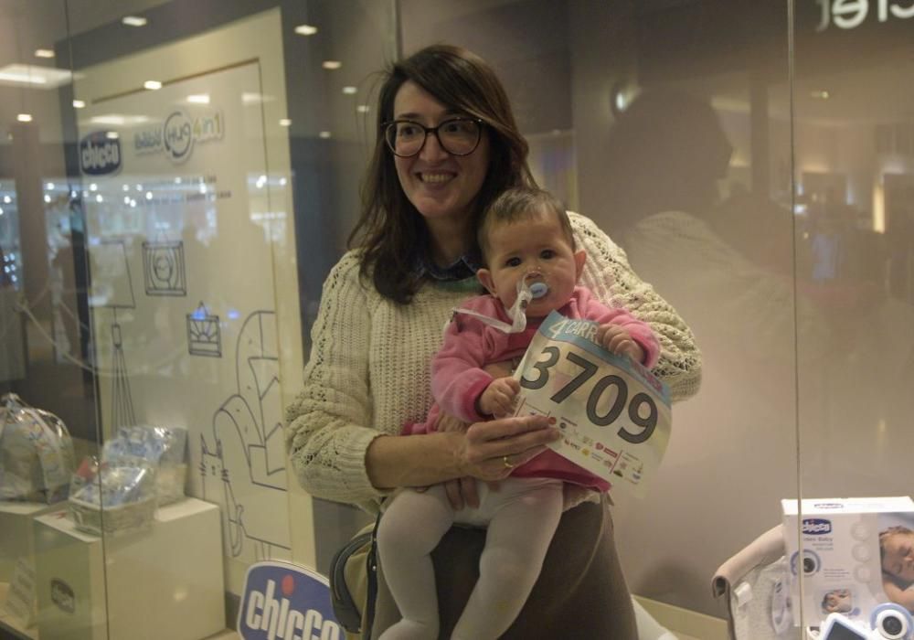 Recogida de dorsales en el Thader para la IV Carrera de la Mujer