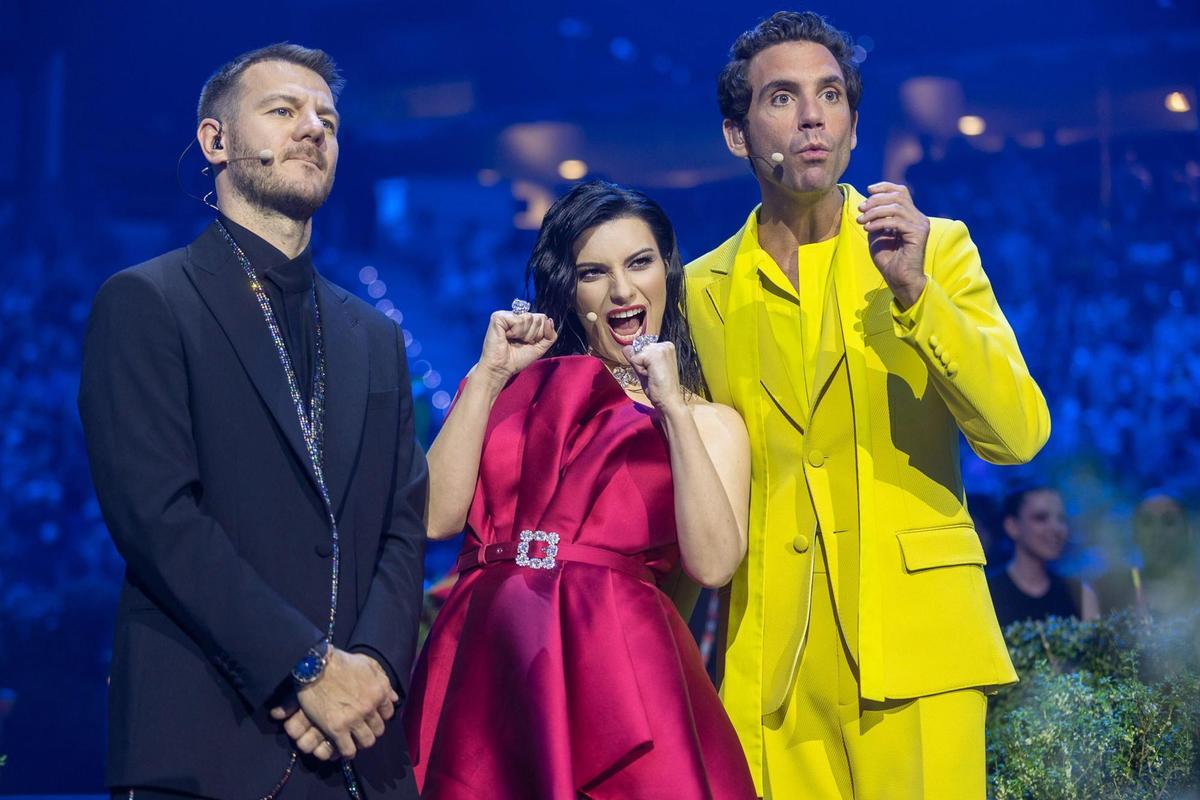 Turin (Italy), 12/05/2022.- A handout photo made available by the Goigest press office shows Lebanese-born British singer-songwriter, Mika (R), Italian television presenter Alessandro Cattelan (L) and Italian singer Laura Pausini hosting the Second Semifinal of the 66th annual Eurovision Song Contest (ESC 2022) in Turin, Italy, 12 May 2022. The international song contest has two semifinals on 10 and 12 May, and a grand final on 14 May 2022. (Italia) EFE/EPA/GOIGEST PRESS OFFICE HANDOUT HANDOUT EDITORIAL USE ONLY/NO SALES