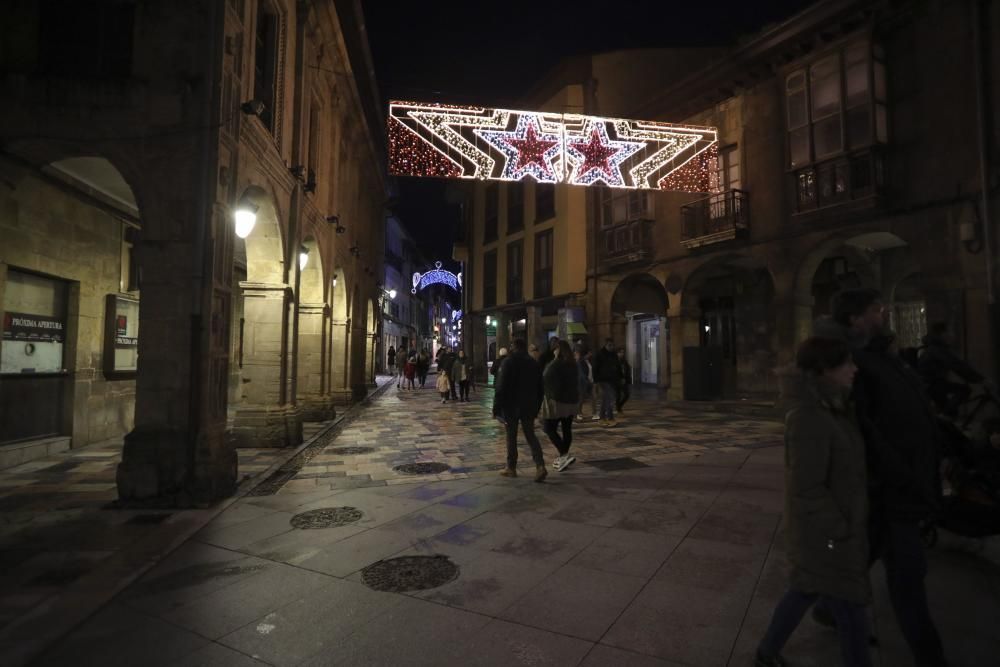 Avilés enciende sus luces de Navidad.