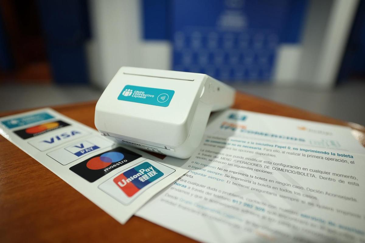 Imagen de un datáfono en el Teatro Payá.