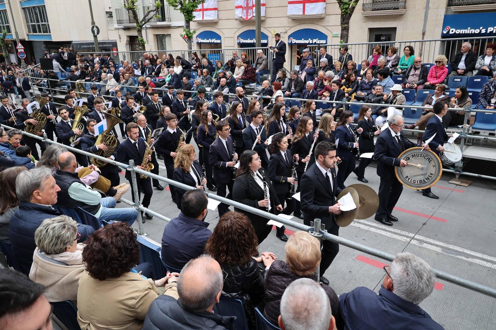 El Himno levanta el telón de la Fiesta en Alcoy