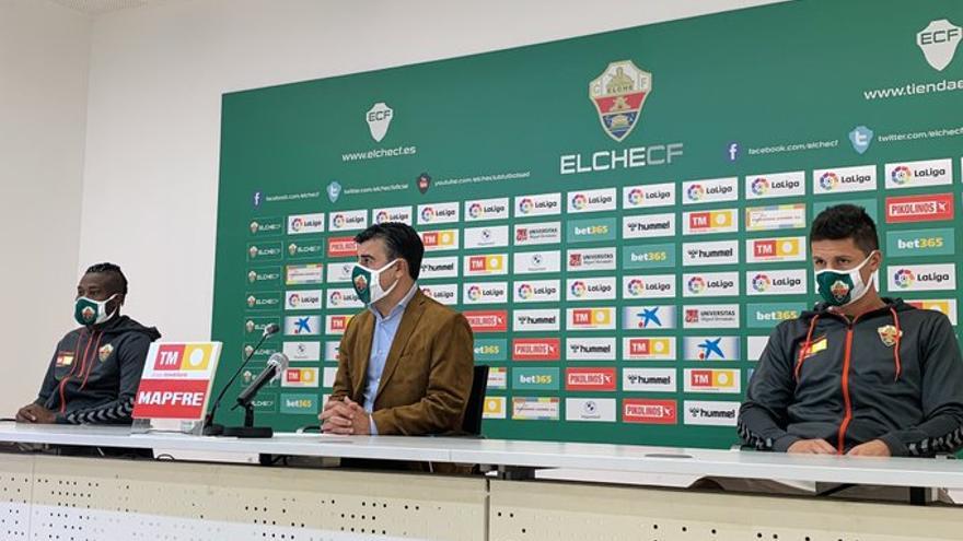 Nico Rodríguez, junto a Guido Carrillo y Koné, durante la rueda de Prensa de esta mañana