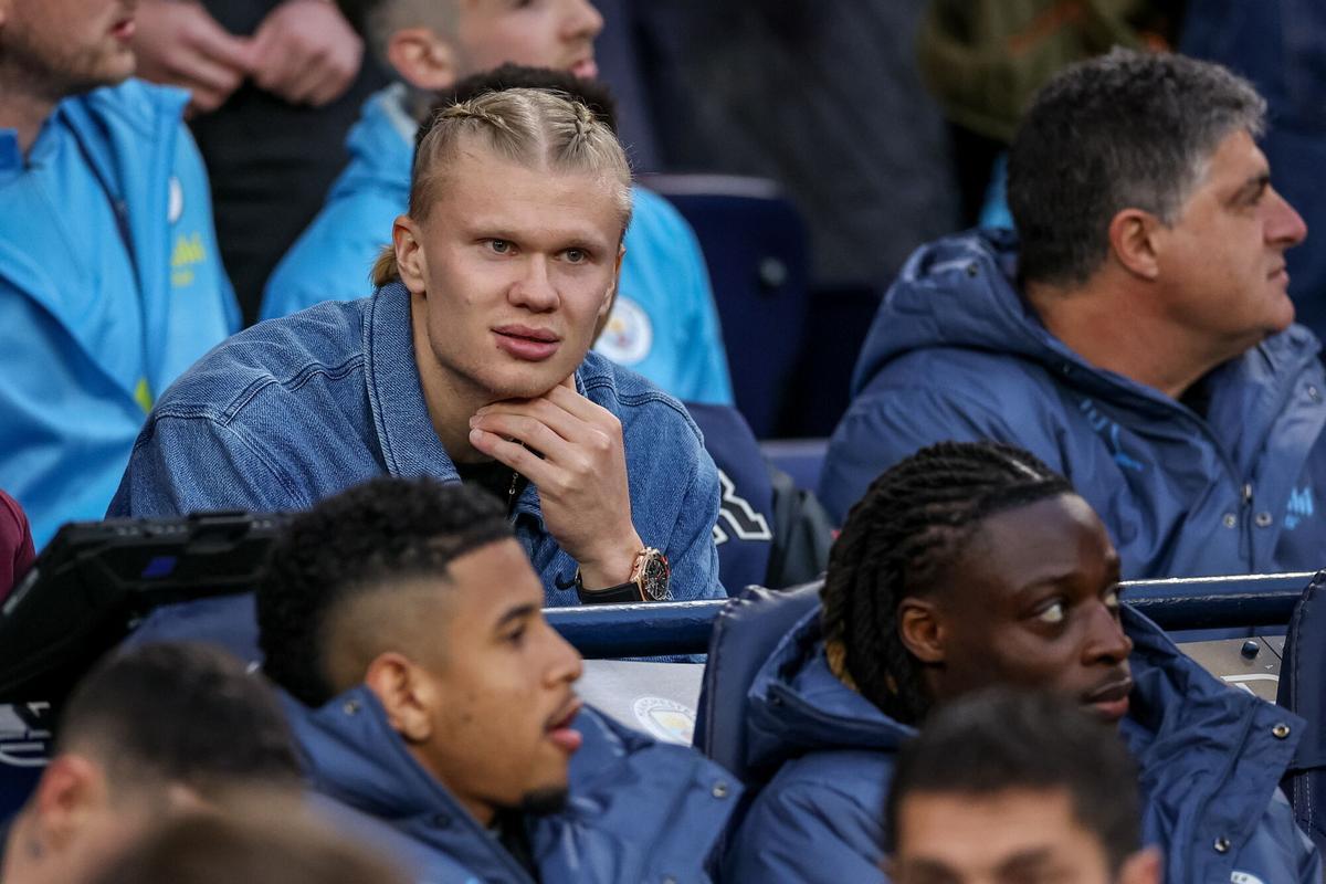 Manchester (United Kingdom), 22/04/2025.- Erling Haaland of Manchester City looks on during the English Premier League soccer match between Manchester City and Aston Villa in Manchester, Britain, 22 April 2025. (Reino Unido) EFE/EPA/ADAM VAUGHAN EDITORIAL USE ONLY. No use with unauthorized audio, video, data, fixture lists, club/league logos, 'live' services or NFTs. Online in-match use limited to 120 images, no video emulation. No use in betting, games or single club/league/player publications
