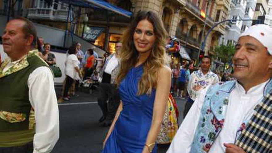 El desfile de la Arribada del Pregó llenó de fiesta la Rambla.