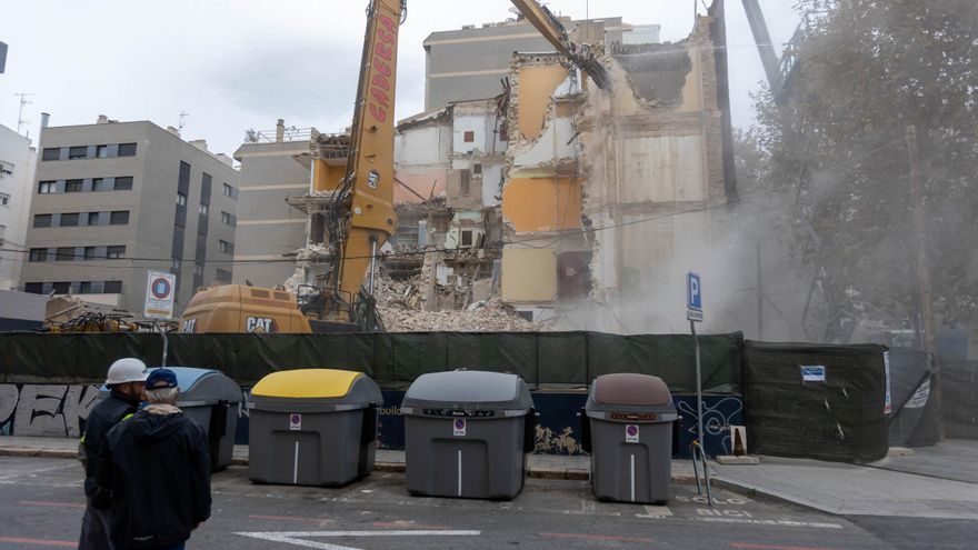 Polémico derribo en Alicante: el futuro edificio solo conservará las barandillas