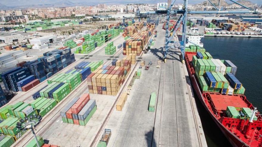 El desplome del calzado lastra la exportación alicantina mientras España bate su récord