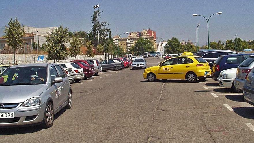 Las autoescuelas critican las demoras en los exámenes.