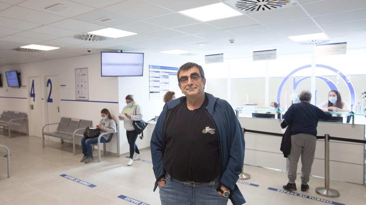 Francisco Vilás posa en la Policlínica Nuestra Señora del Rosario.