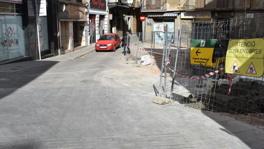 Les obres a la baixada dels Drets tallen el trànsit al carrer Sant Andreu