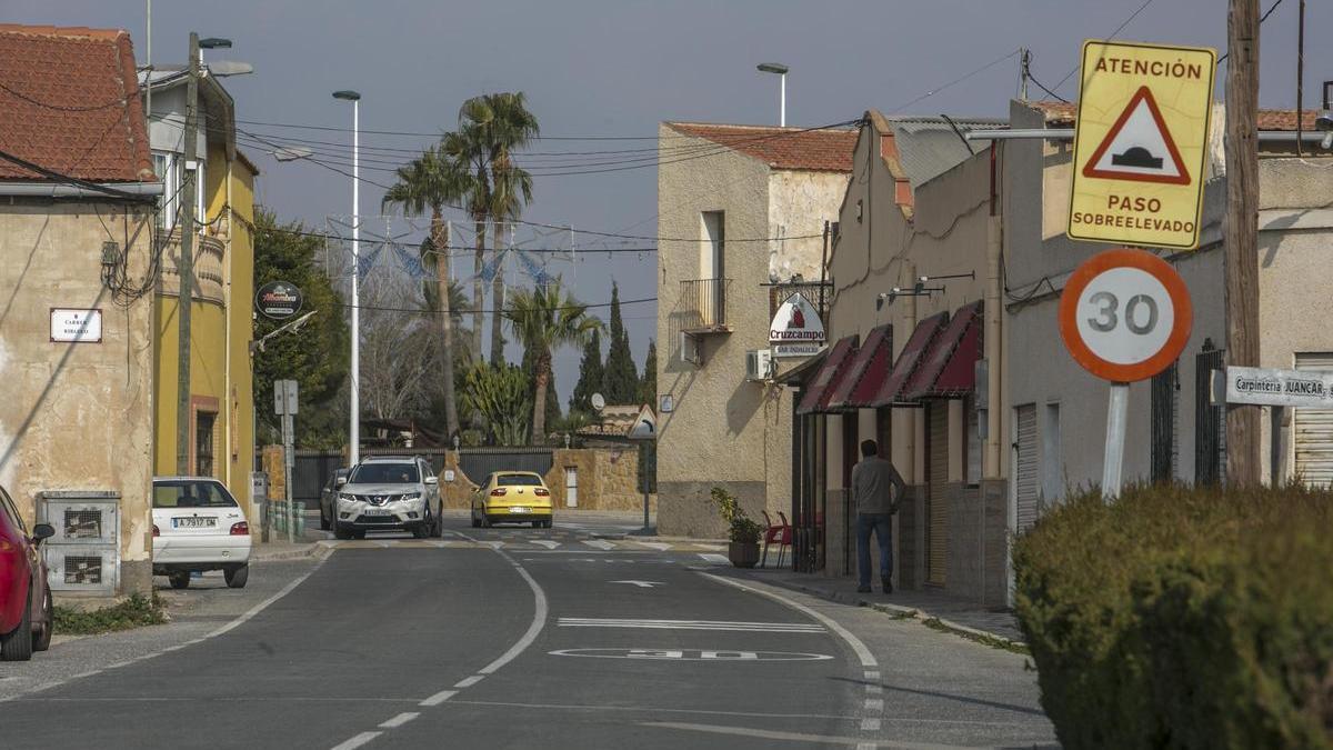 Elche homenajea a Felipe Dobón con una rotonda en Las Bayas y a Rosario Rodes con un jardín en Valverde