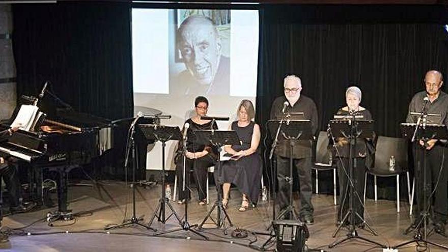 La música i el vers van fluir ahir des de l&#039;escenari cap a la platea gràcies a la interpretació coral dels tres rapsodes, les dues cantants i el pianista