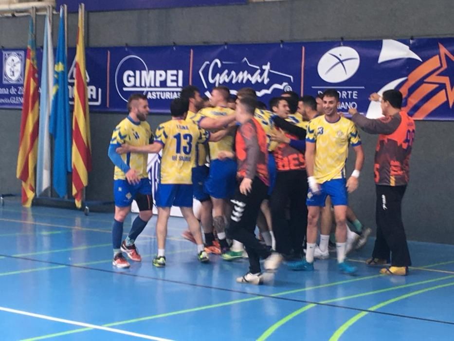 El Sarrià celebra l''ascens a Divisió d''Honor Plata (31-22)