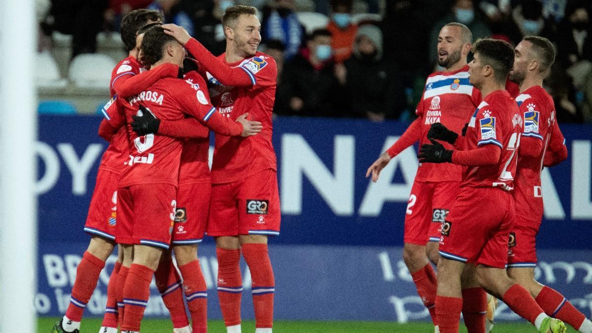 Los jugadores del Espanyol celebran el gol de Pedrosa