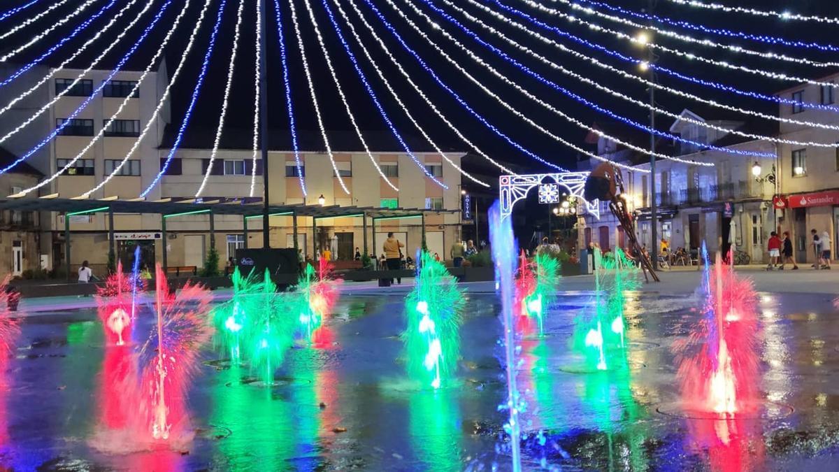 Alameda y plaza de España repiten con una iluminación especial.