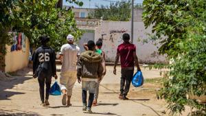 Migrantes en la ciudad de Sfax, Túnez