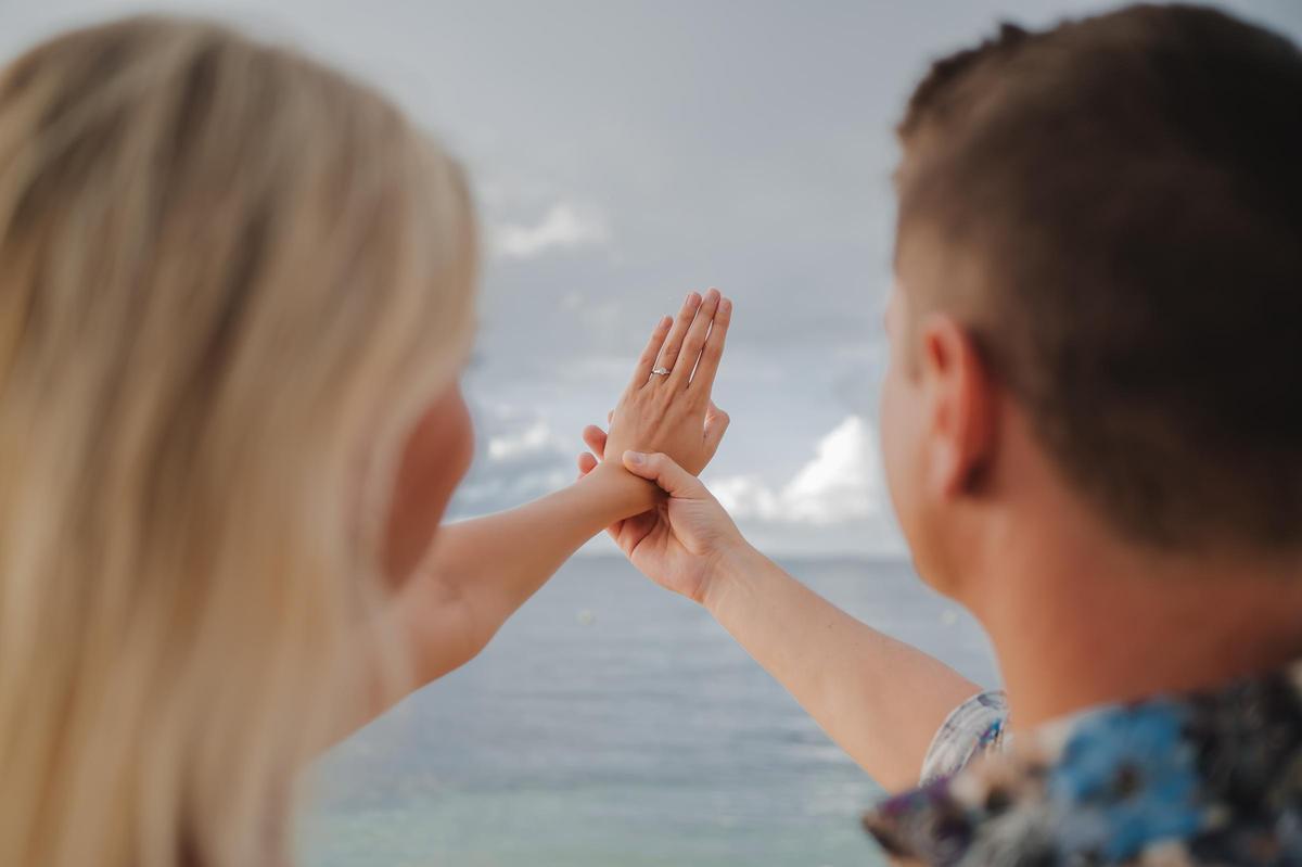 Folgt nach der Verlobung die Strandhochzeit auf Mallorca?