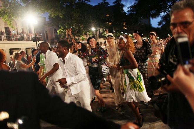 Chanel Crucero 2017: El desfile al ritmo cubano