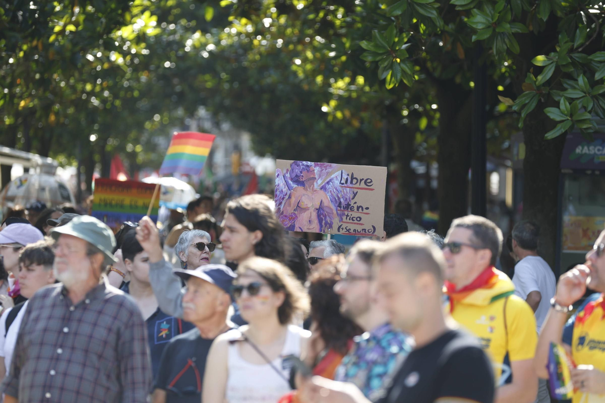 Así fue el desfile del Orgullo en Gijón (en imágenes)