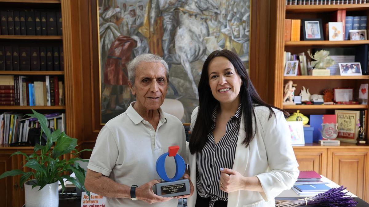 La alcaldesa, Lorena Silvent, con Francisco Salanova.
