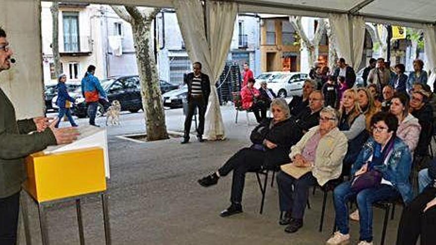 L&#039;alcaldable Ramon Camps s&#039;adreça als assistents a l&#039;acte central d&#039;ERC a la plaça Viladomat, ahir