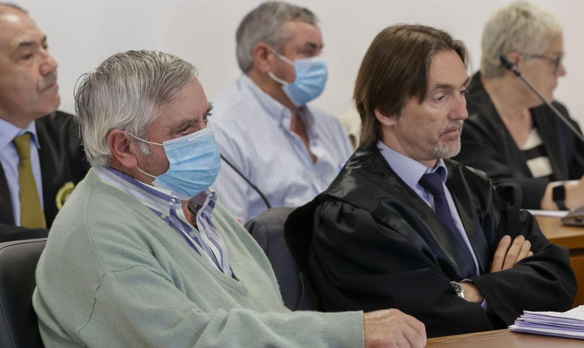 Los hermanos acusados de matar a su vecino en Toques. |   // EFE/CABALAR