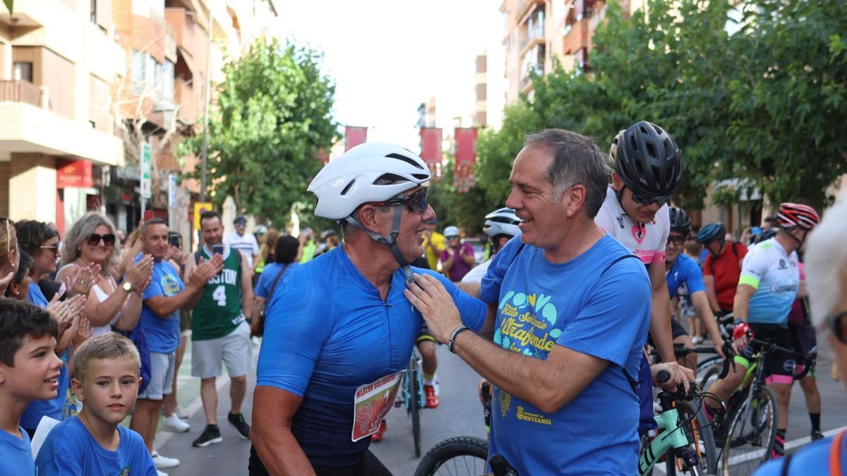 El alcalde de Sant Joan felicita al ultrafondista.