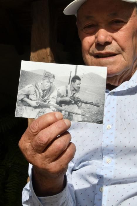 Dos excombatientes de la guerra de Sidi Ifni, en Ingenio