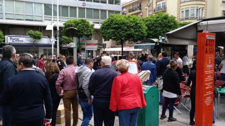 Un coche se estrella en las terrazas de Plaza Cetina