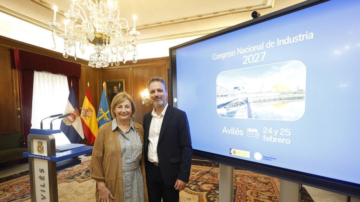 Mariví Monteserín y Miguel Gómez-Pavón en la presentación del Congreso Nacional de Industria 2027.
