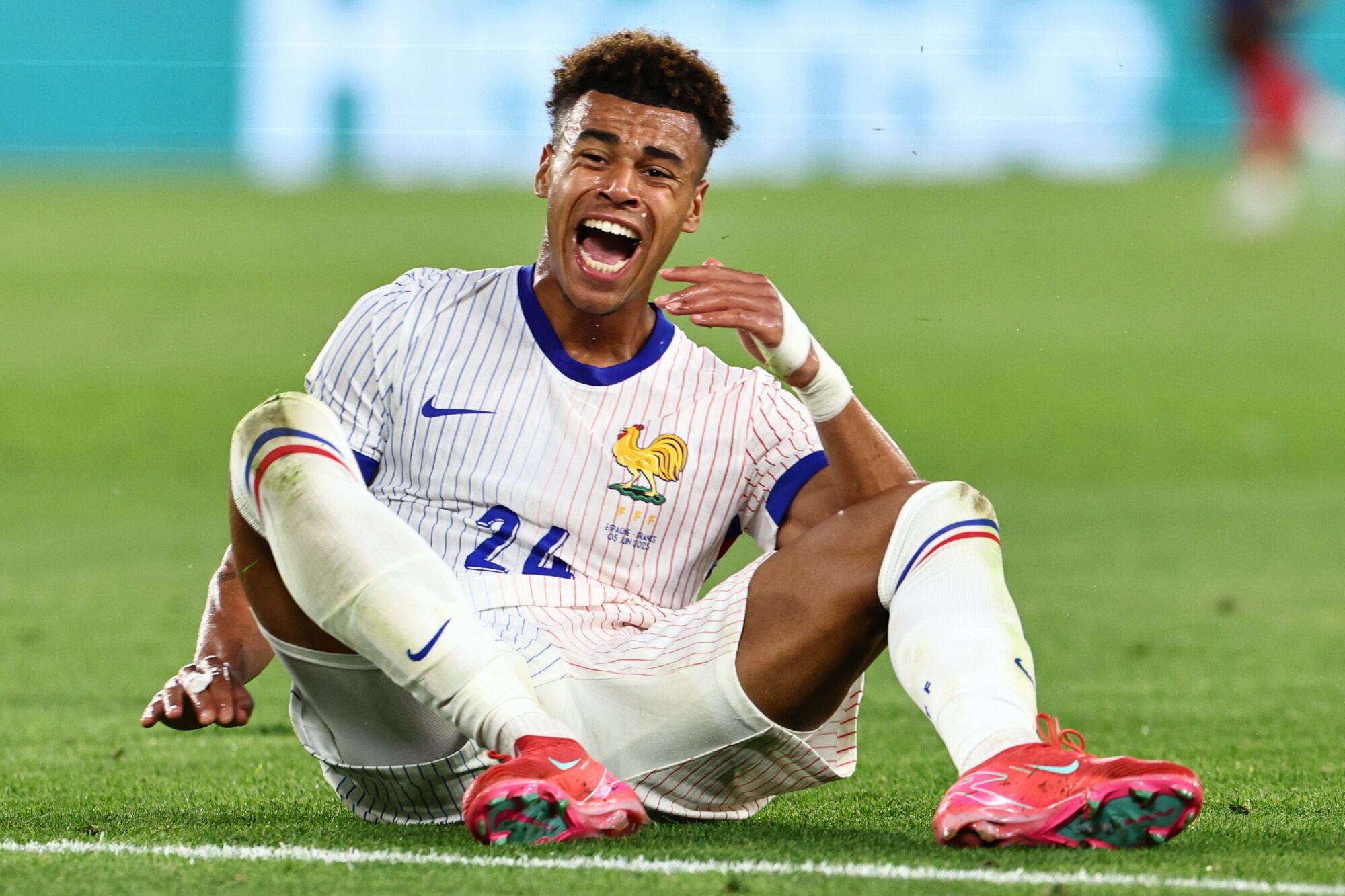 Stuttgart (Germany), 05/06/2025.- France's Desire Doue falls to the ground during the UEFA Nations League semi-final soccer match between Spain and France, in Stuttgart, Germany, 05 June 2025. (Francia, Alemania, España) EFE/EPA/ANNA SZILAGYI