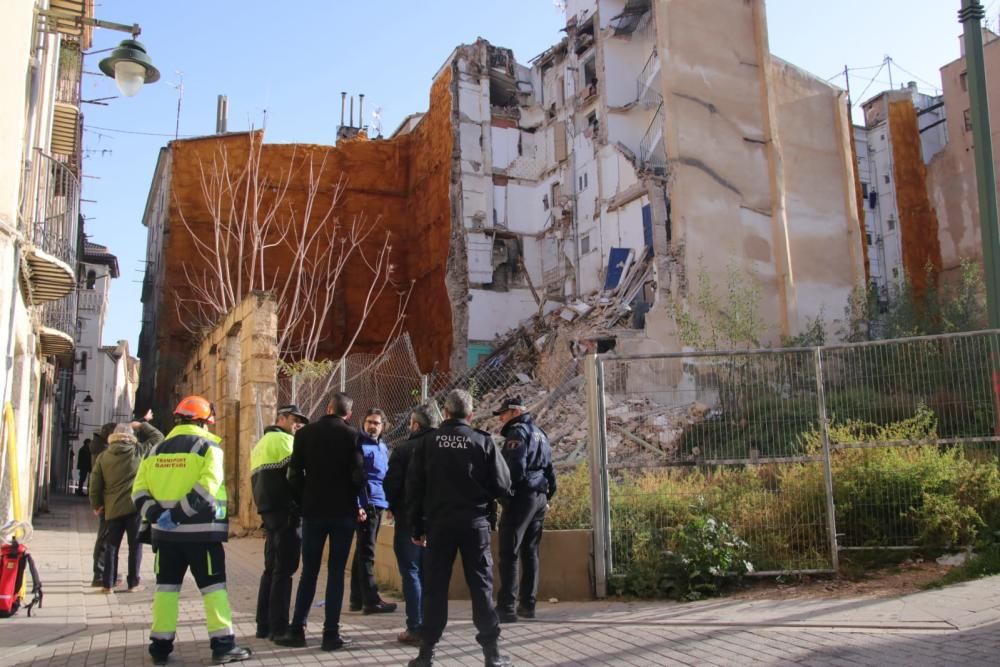 Buscan a una mujer entre los escombros del tercer edificio derrumbado en Alcoy por el temporal