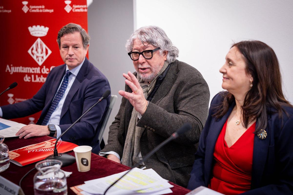 Rueda de prensa de presentación de la Universitat Marítima Europea de Barcelona, con el alcalde Balmón y los presidentes de los clústeres marítimos de España y de Catalunya