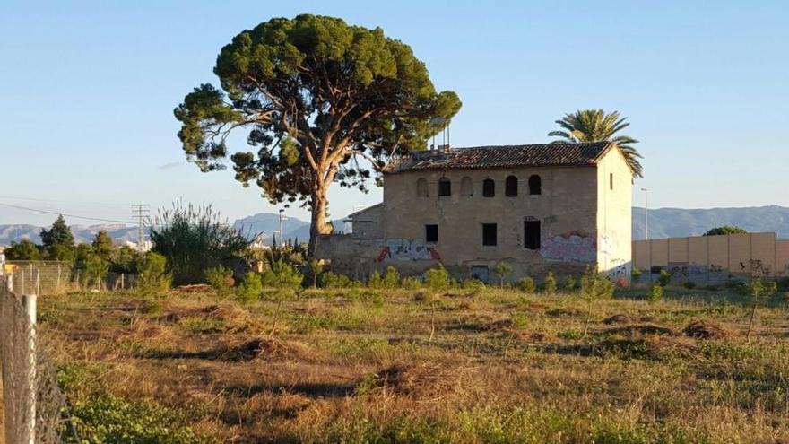 Piden arreglar la Torre Falcón