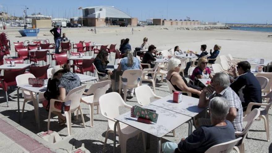 La polémica por la participación femenina en las embajadas divide a El Campello.