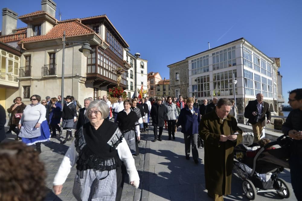 Procesión del cristo del socorro en Luanco