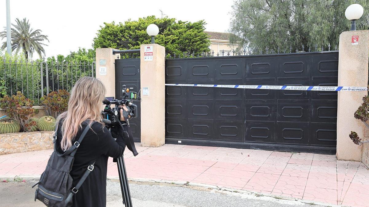 Asesinan de tres disparos a una mujer de 80 años en su chalé de Elche