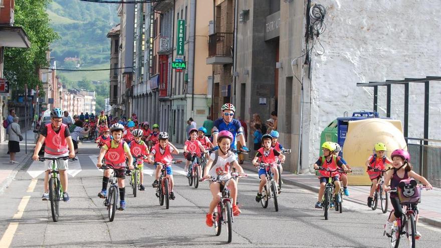 Lena potenciará el turismo activo con un carril bici entre La Pola y Campomanes que costará más de medio millón de euros