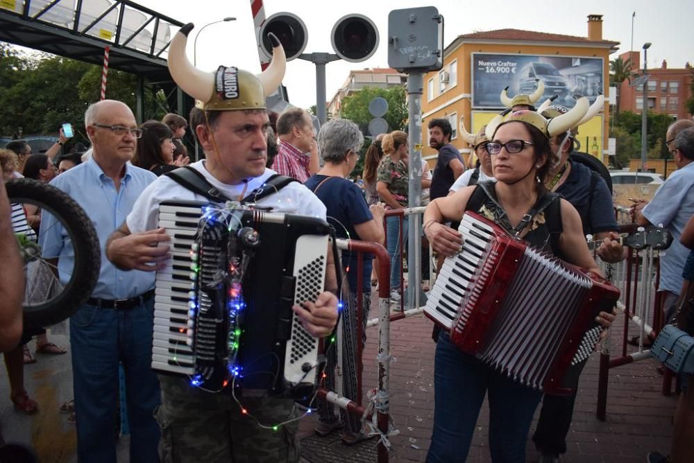 Más de 2.000 vecinos se van de fiesta a las vías