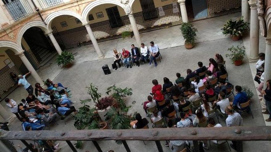 Imagen general de la charla de los cuatro invitados: Jesús Romero, Marcelo Rosado, Antonio Ruiz y Paqui Bazalo, ayer en el Gaona.