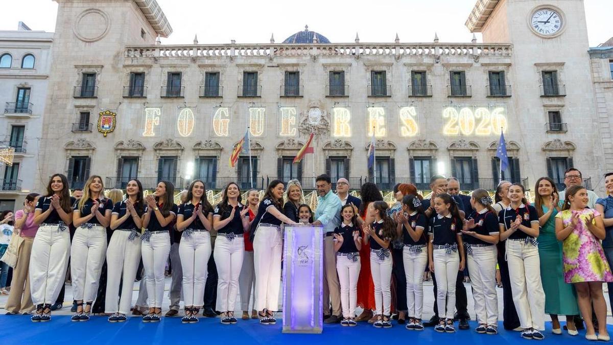 Alicante enciende las luces de las Hogueras 2026