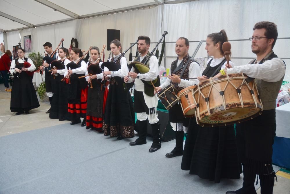 Las palilleiras tejen vínculos en Sanxenxo