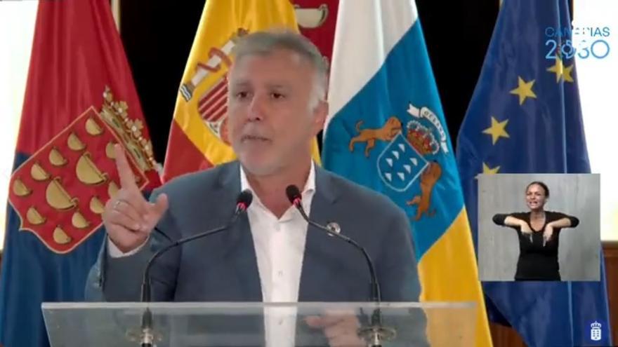 Ángel Víctor Torres insta a cabildos y ayuntamientos a arrimar el hombro para ampliar la subvención a las guaguas y al tranvía