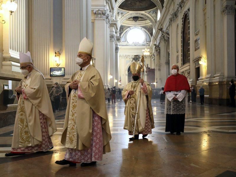 La basílica del Pilar recibe a los zaragozanos con aforo reducido y medidas de seguridad