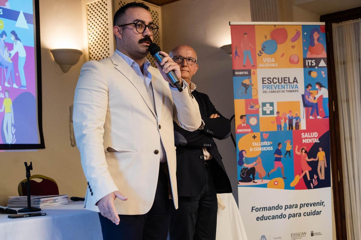 Abián Mesa y Rafael Valcárcel durante la inauguración de los talleres