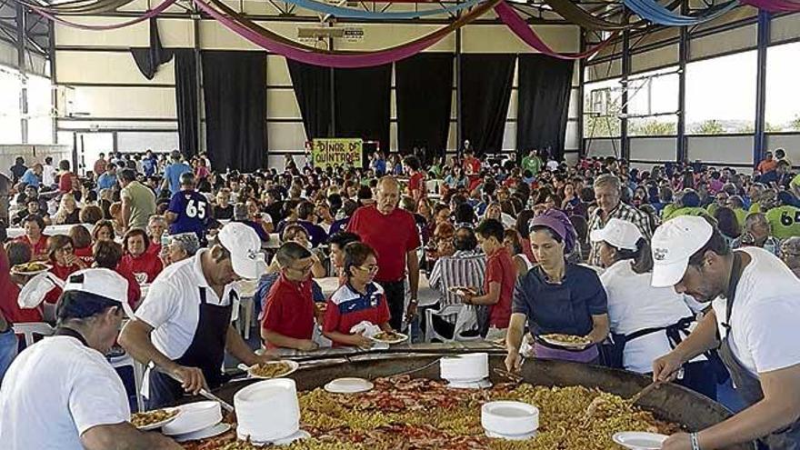 Imagen de la multitud colorista que participó en la fiesta