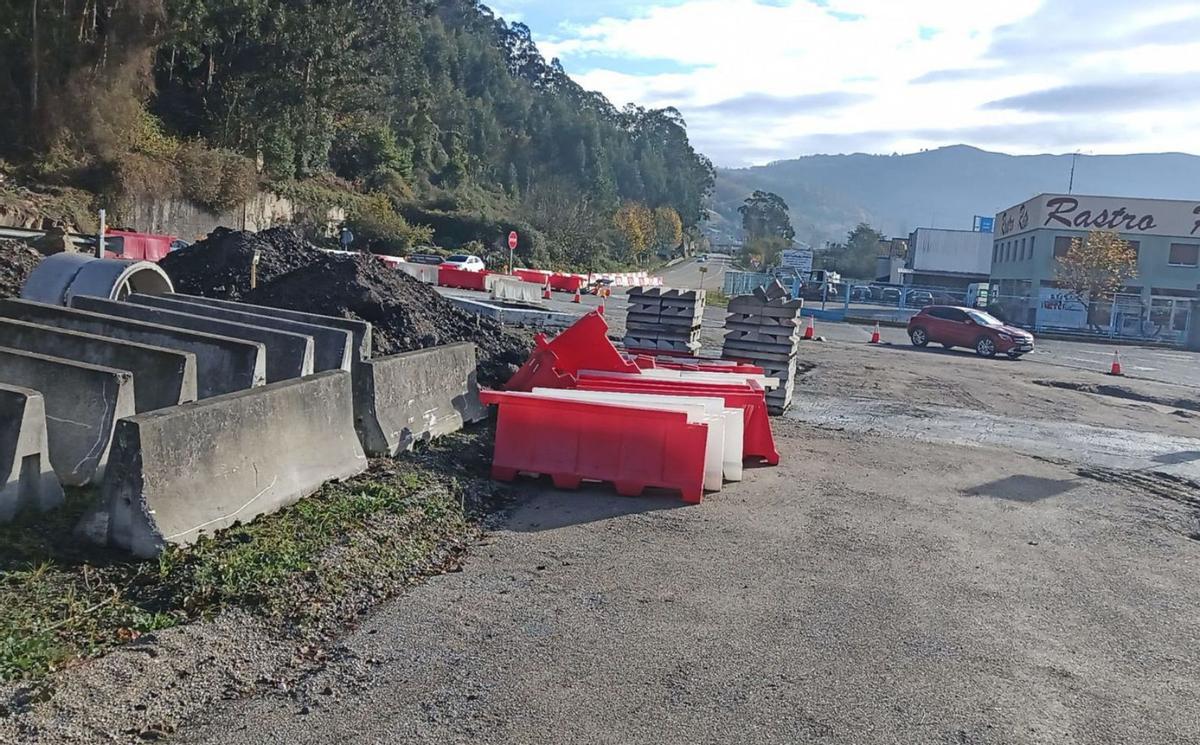 El enlace de Fábrica de Mieres, con las obras paradas. | D. M.